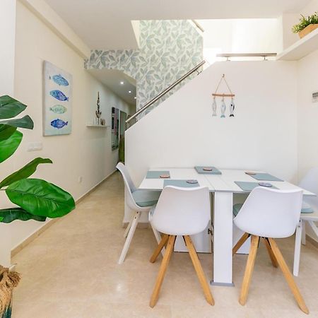 פואנגירולה Penthouse Beach Apartment מראה חיצוני תמונה